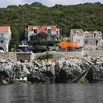Komaic Apartment