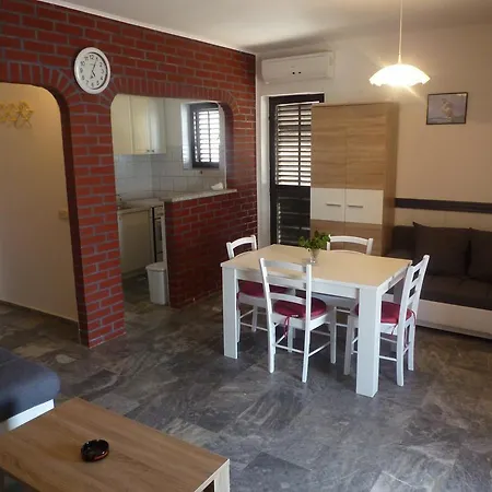 Komaic Apartman Molunat