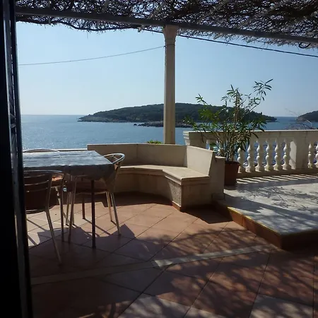 Komaic Apartman Molunat