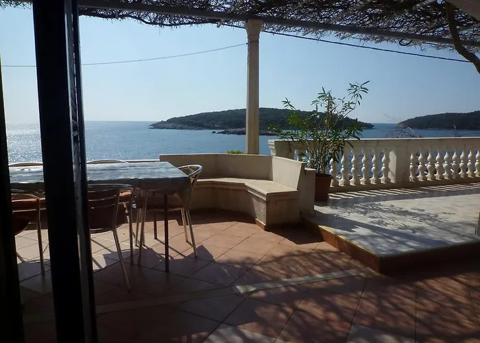 Komaic Διαμέρισμα Molunat